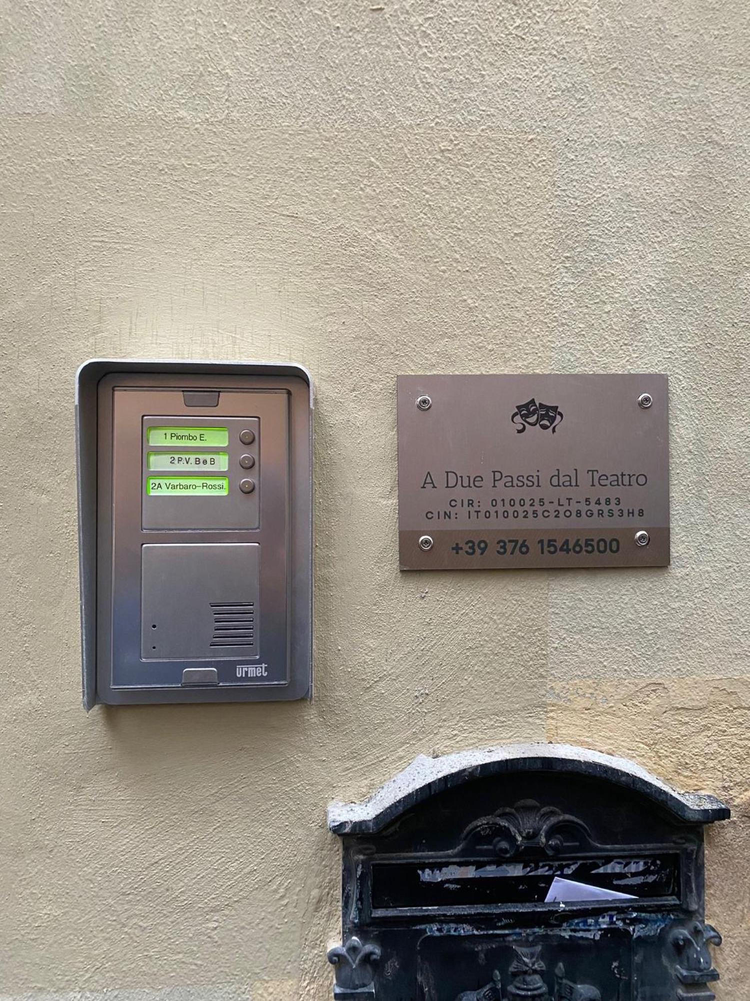 A Due Passi Dal Teatro *